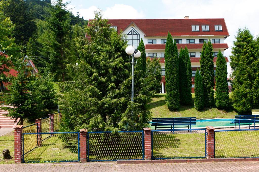 Perelka Natura Tour Hotel Cisna Esterno foto